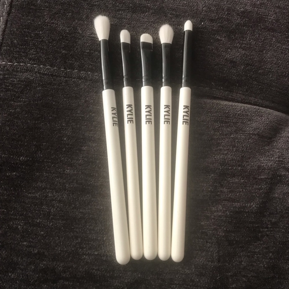*on hold* Kylie Cosmetics makeup brush set
